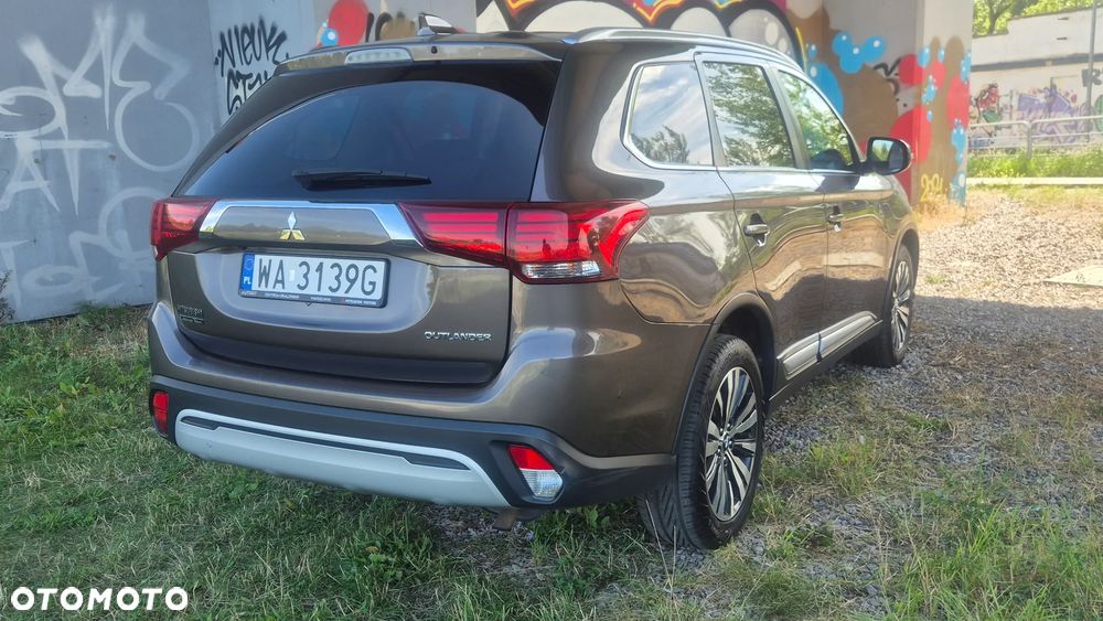 Mitsubishi Outlander 2.0 Intense 2WD CVT - 17