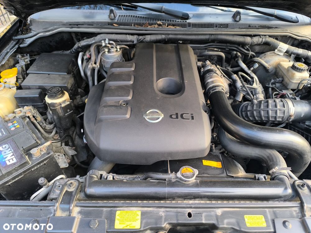 Nissan Pathfinder 2.5 D LE - 30