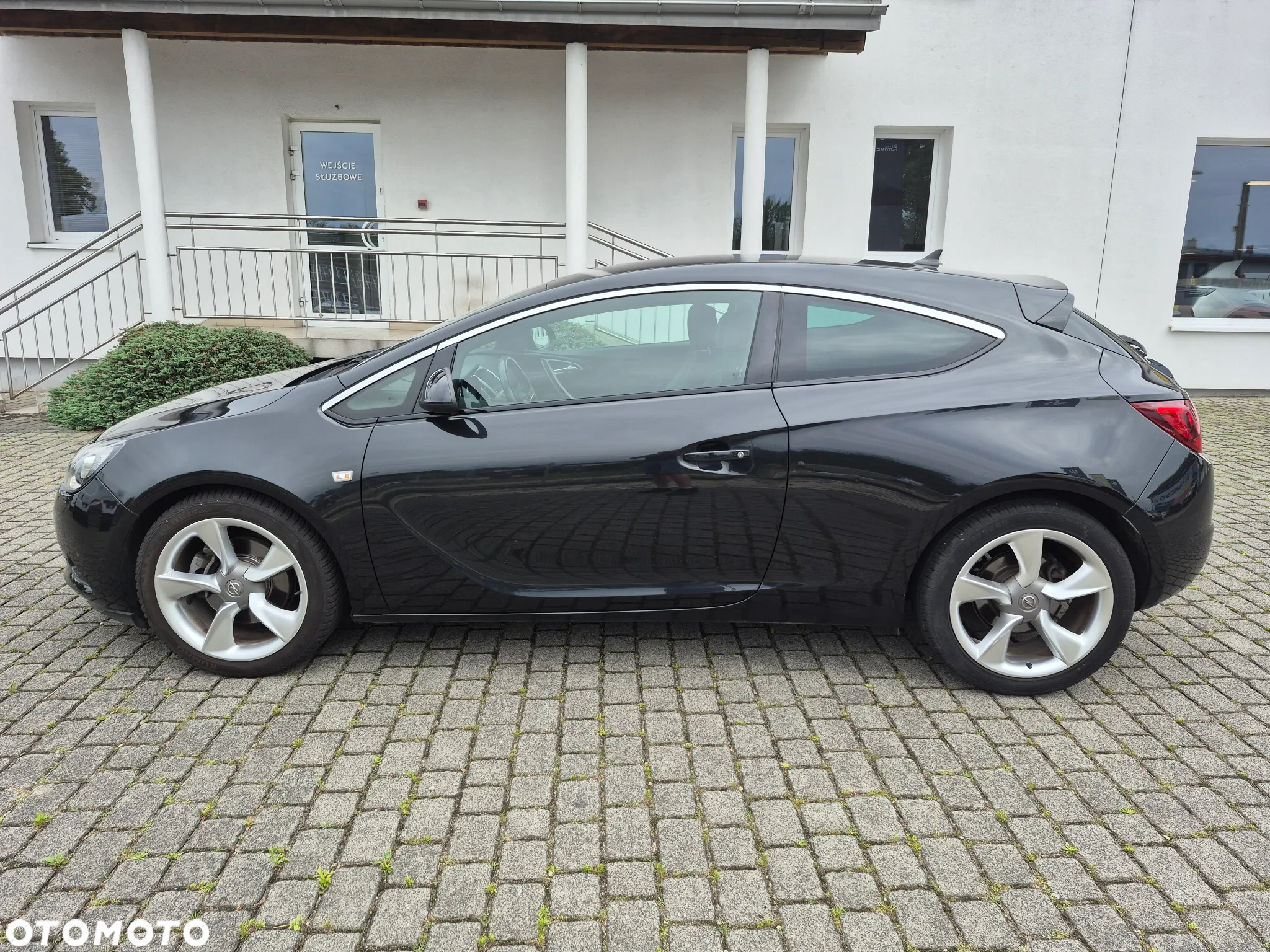 Opel Astra IV GTC 1.6 T Sport - 11