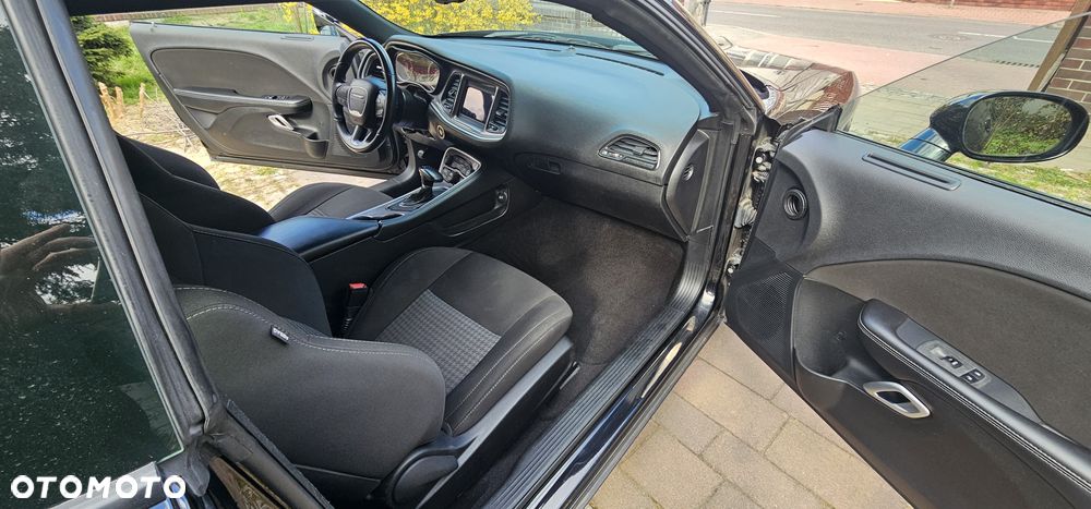 Dodge Challenger - 12