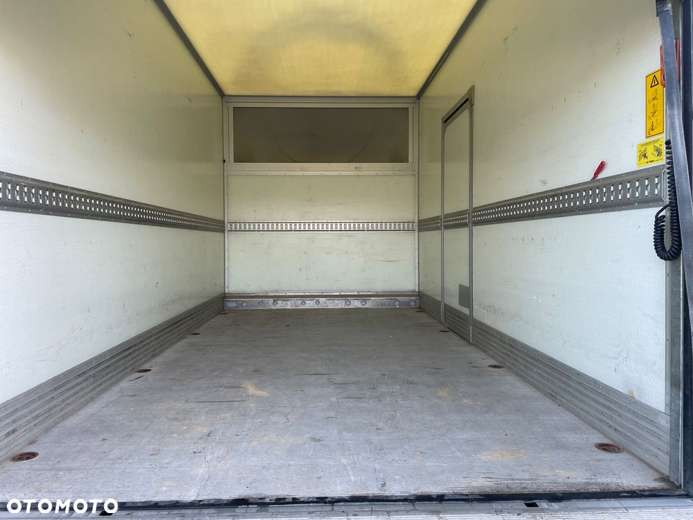 Mercedes-Benz Sprinter - 12