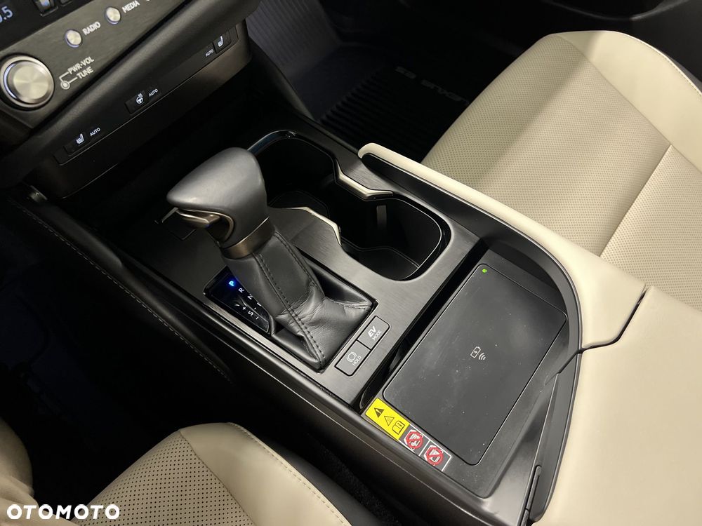 Lexus ES 300h Business Edition - 26