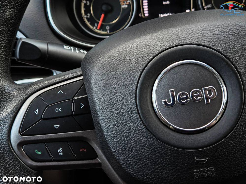 Jeep Cherokee - 28