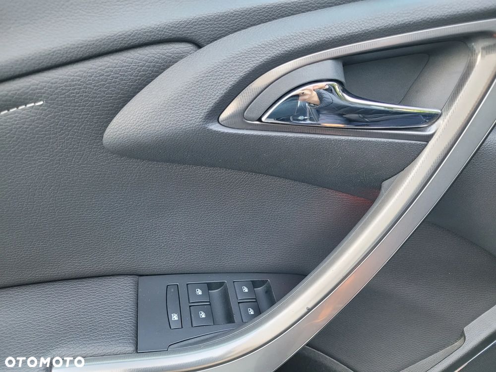 Opel Astra 1.6 Turbo - 22