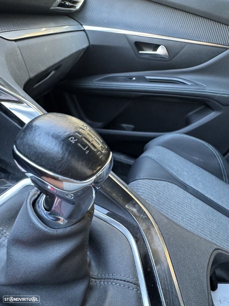 Peugeot 5008 1.2 PureTech Allure Pack - 19