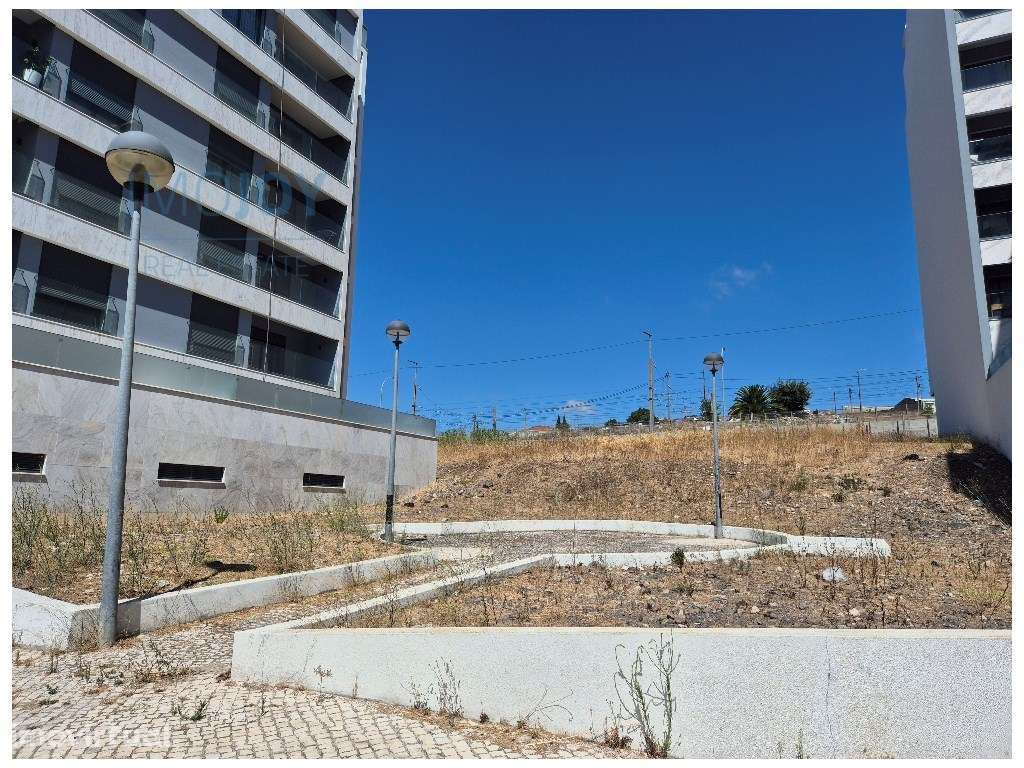 Terreno com Projeto Aprovado na Amadora - Grande imagem: 2/15