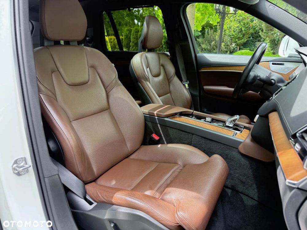 Volvo XC 90 - 32