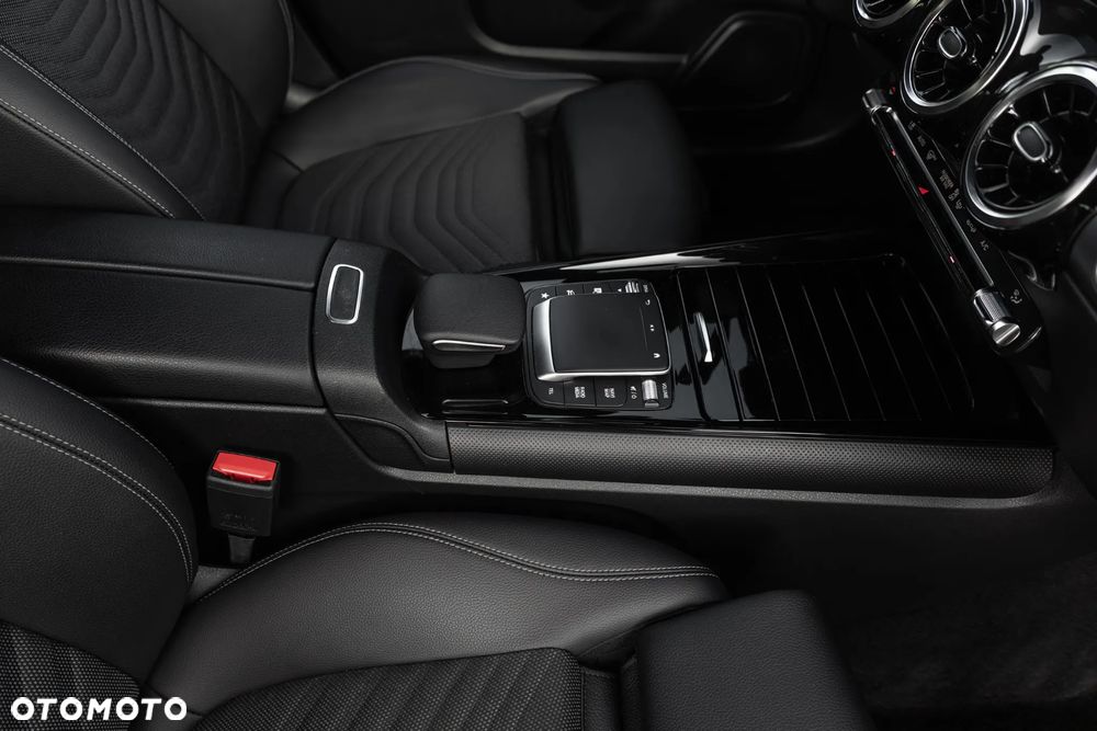 Mercedes-Benz GLB 200 Style 7G-DCT - 31