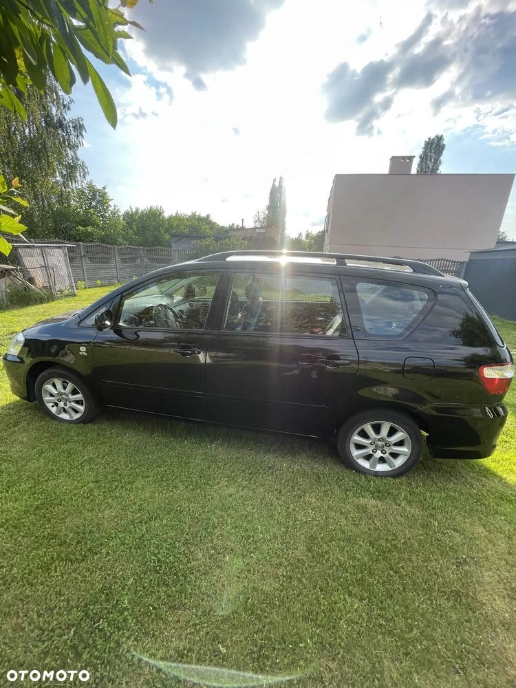 Toyota Avensis Verso D-4D - 6