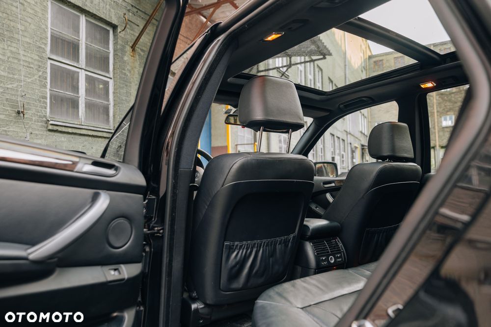 BMW X5 4.8 is - 35