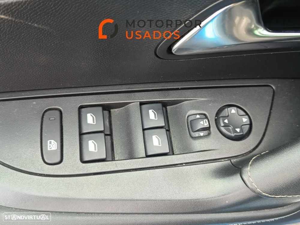 Peugeot e-2008 50 kWh GT - 12
