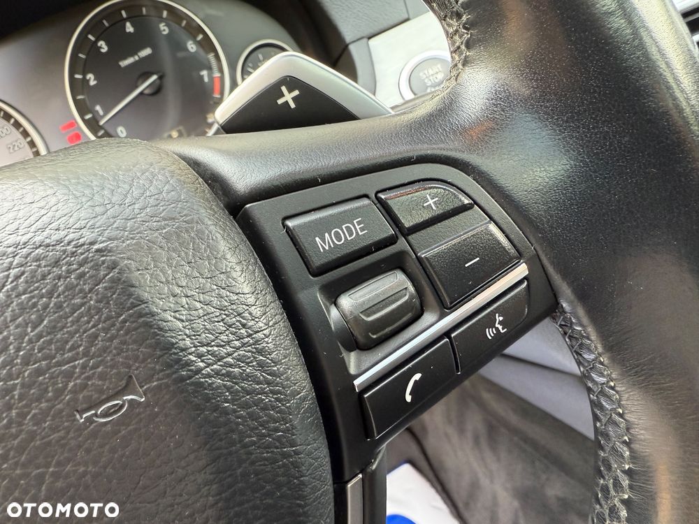 BMW Seria 5 530i Touring - 25