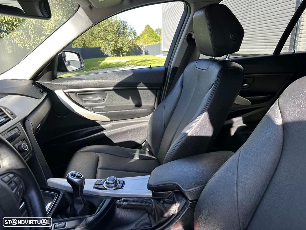 BMW 318 d Sport Line - 31
