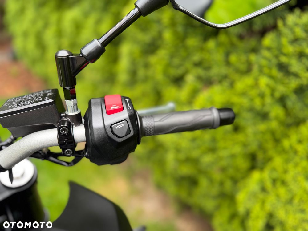 Yamaha MT - 16