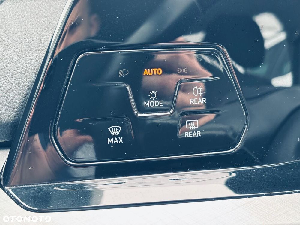 Volkswagen Golf - 32