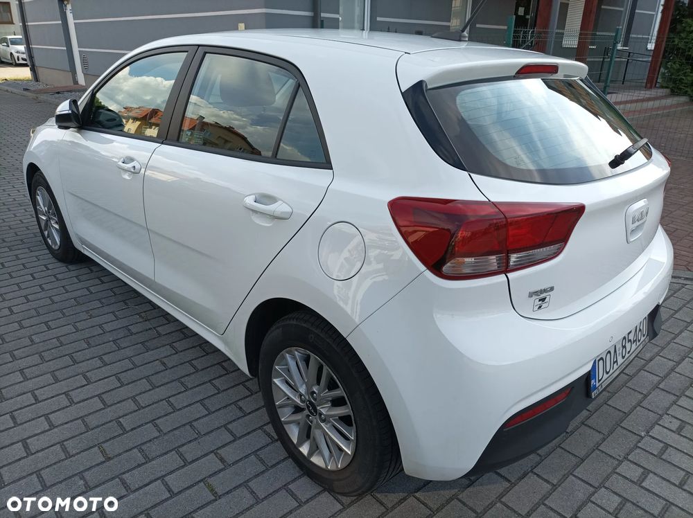 Kia Rio 1.2 L - 2