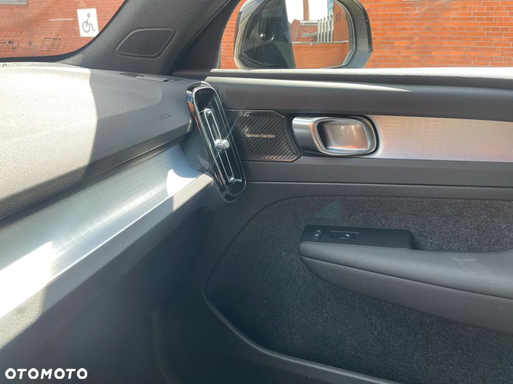 Volvo XC 40 B4 Plus Black Edition - 14