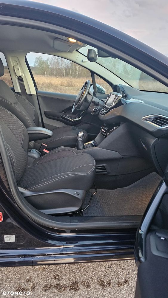 Peugeot 208 1.2 PureTech Allure S&S - 19