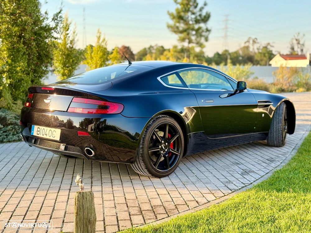 Aston Martin Vantage Coupe V8 - 31