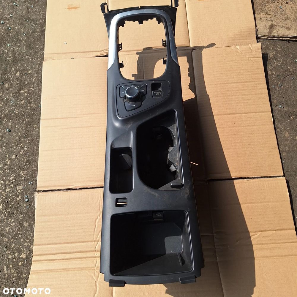 TUNEL SRODKOWY PODLOKIETNIK INSIGNIA A - 1