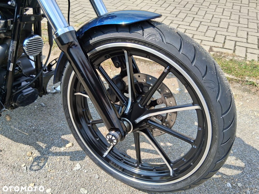 Harley-Davidson Softail Breakout - 11