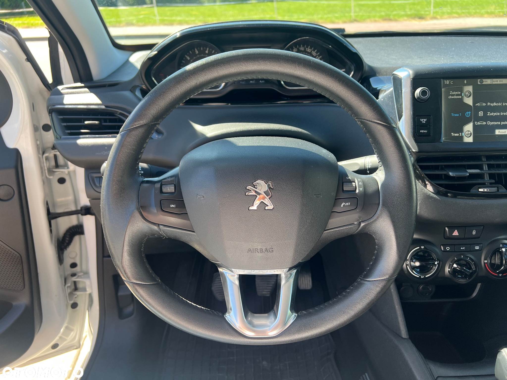 Peugeot 208 - 12