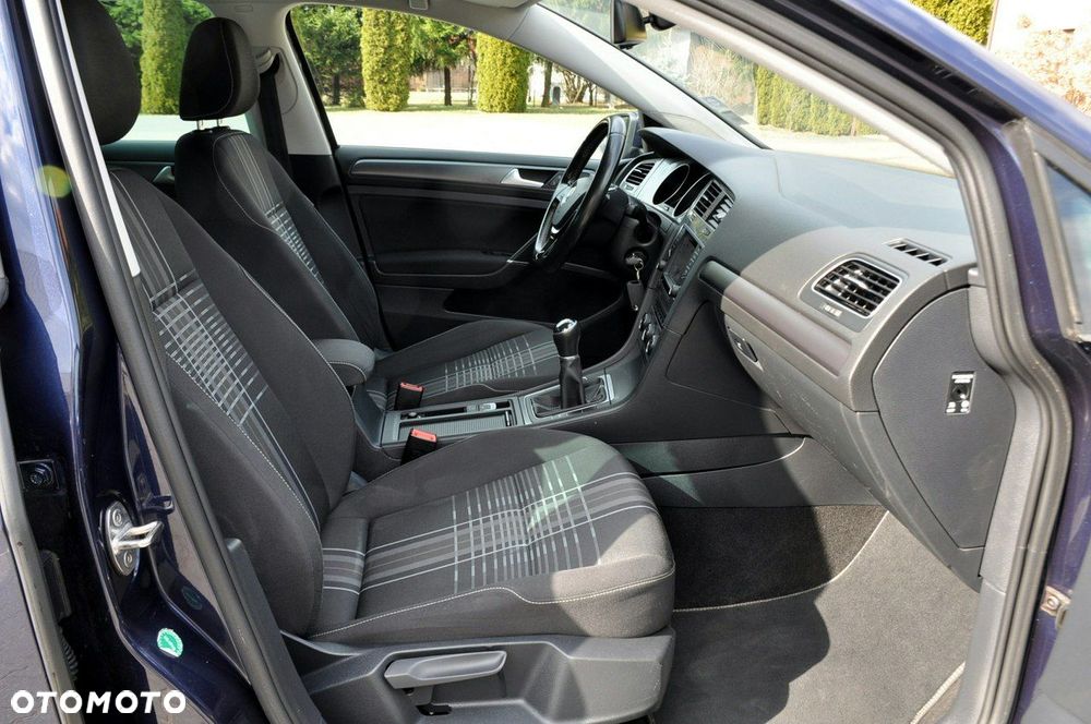 Volkswagen Golf - 17