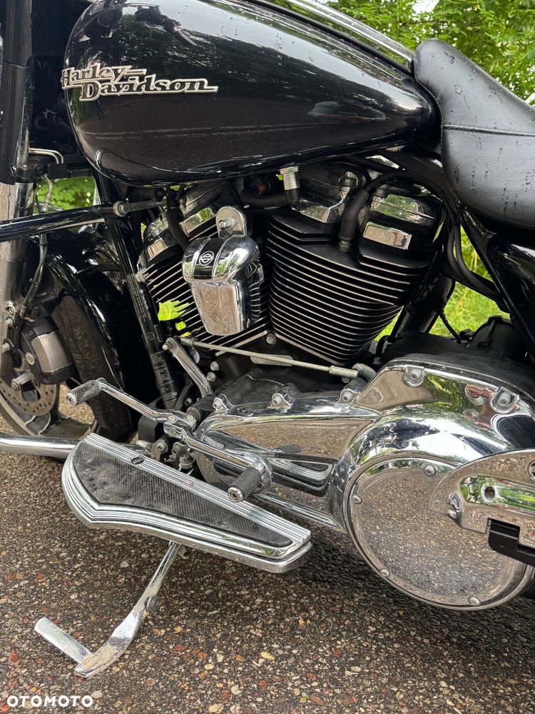 Harley-Davidson Touring Street Glide - 11