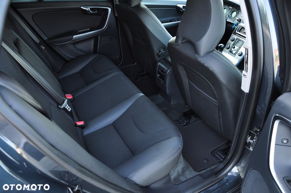 Volvo V60 D3 Momentum - 27