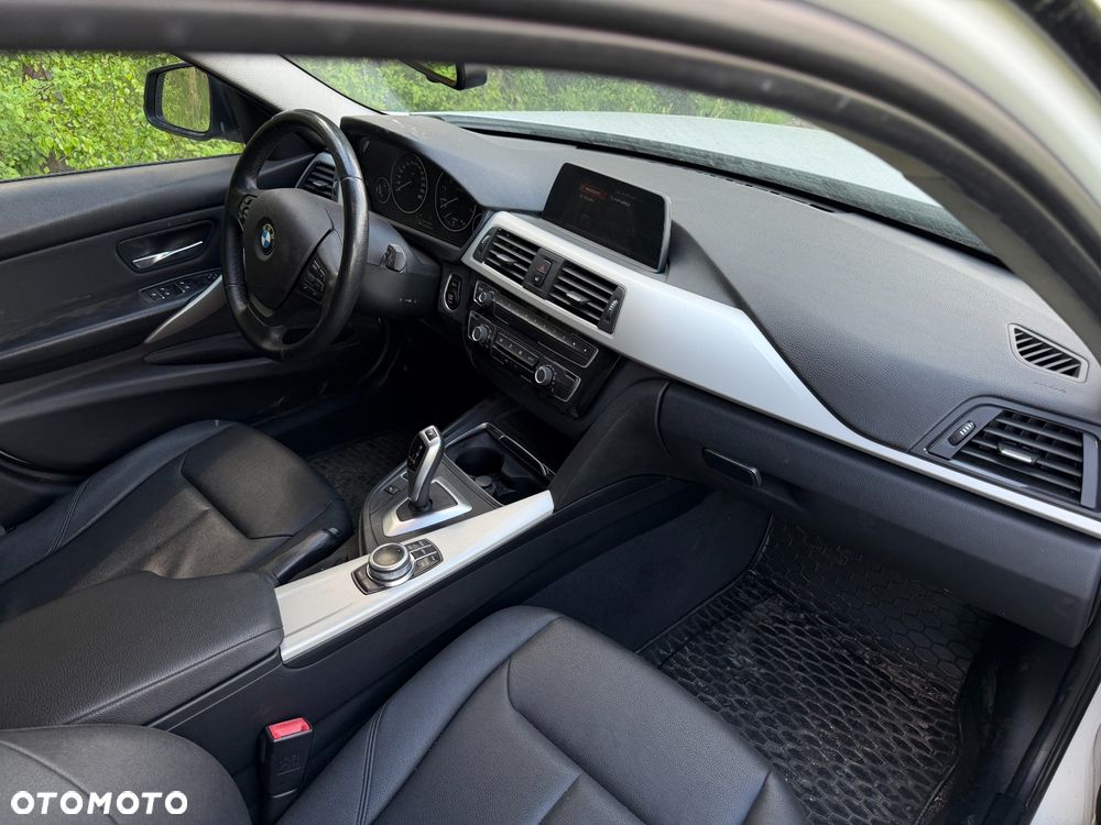 BMW Seria 3 318i - 14