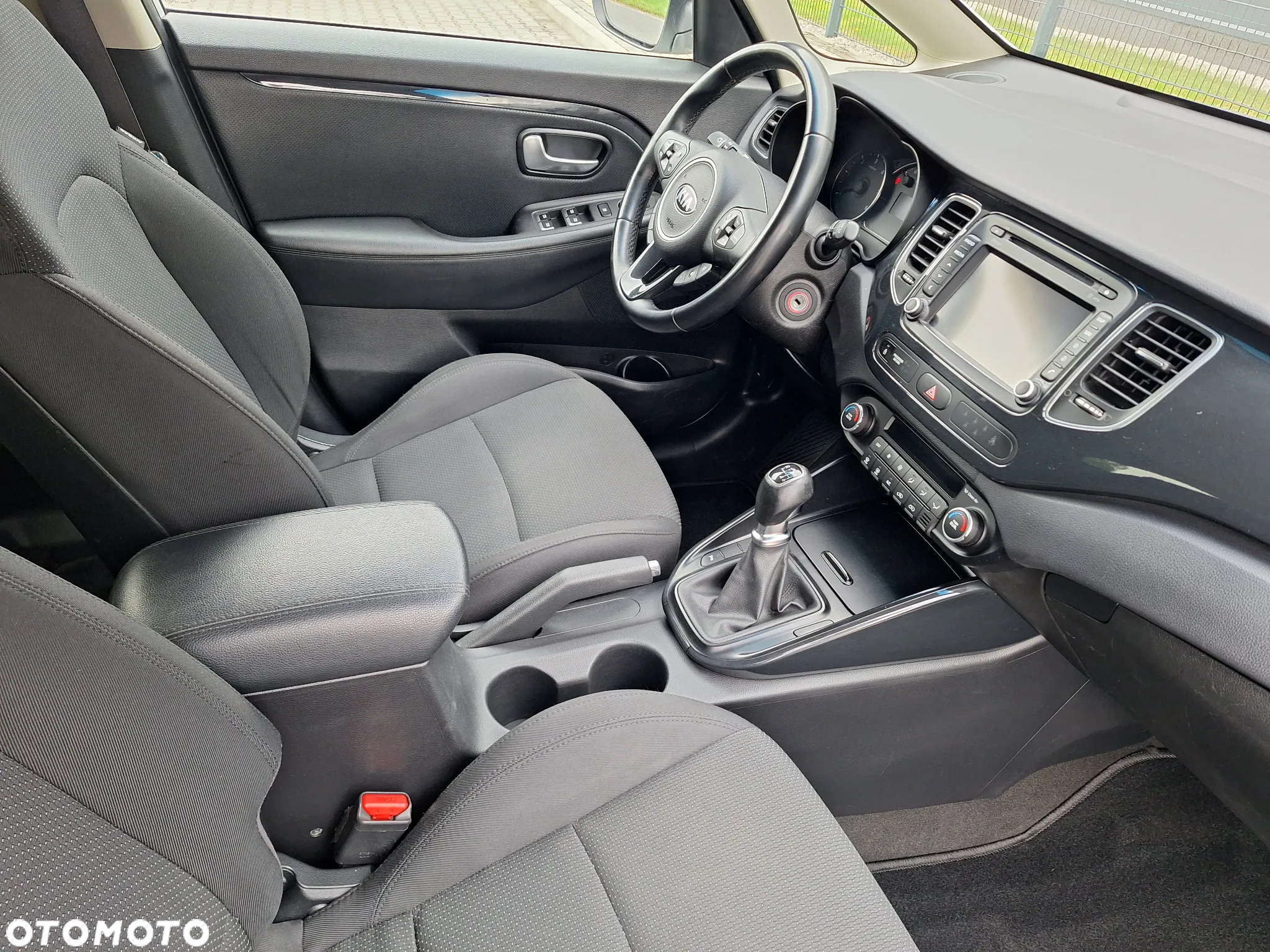 Kia Carens - 16