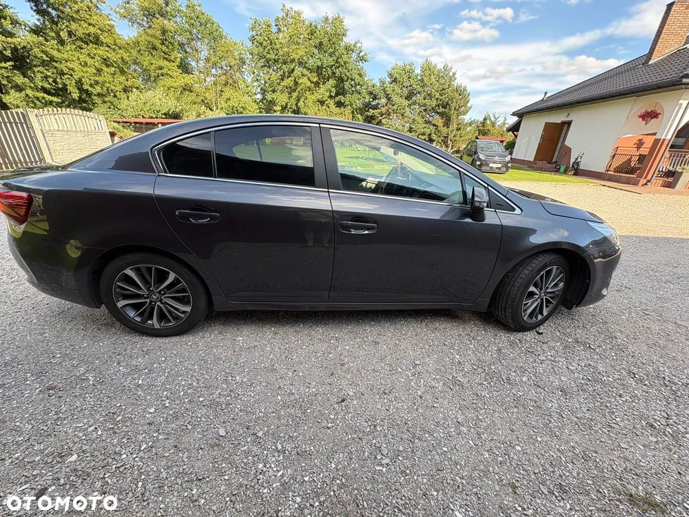 Toyota Avensis 1.8 Premium - 4