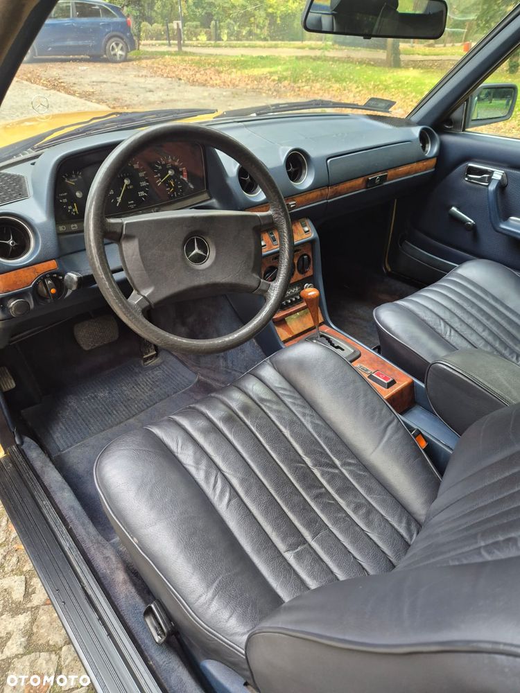 Mercedes-Benz W123 - 22