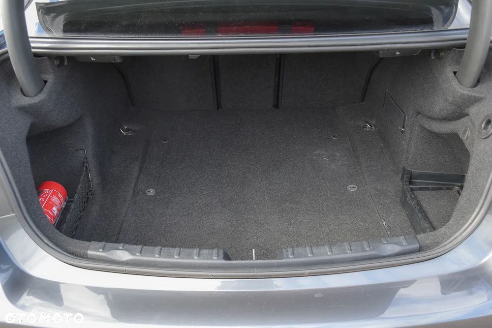 BMW Seria 3 320d DPF Edition Sport - 37