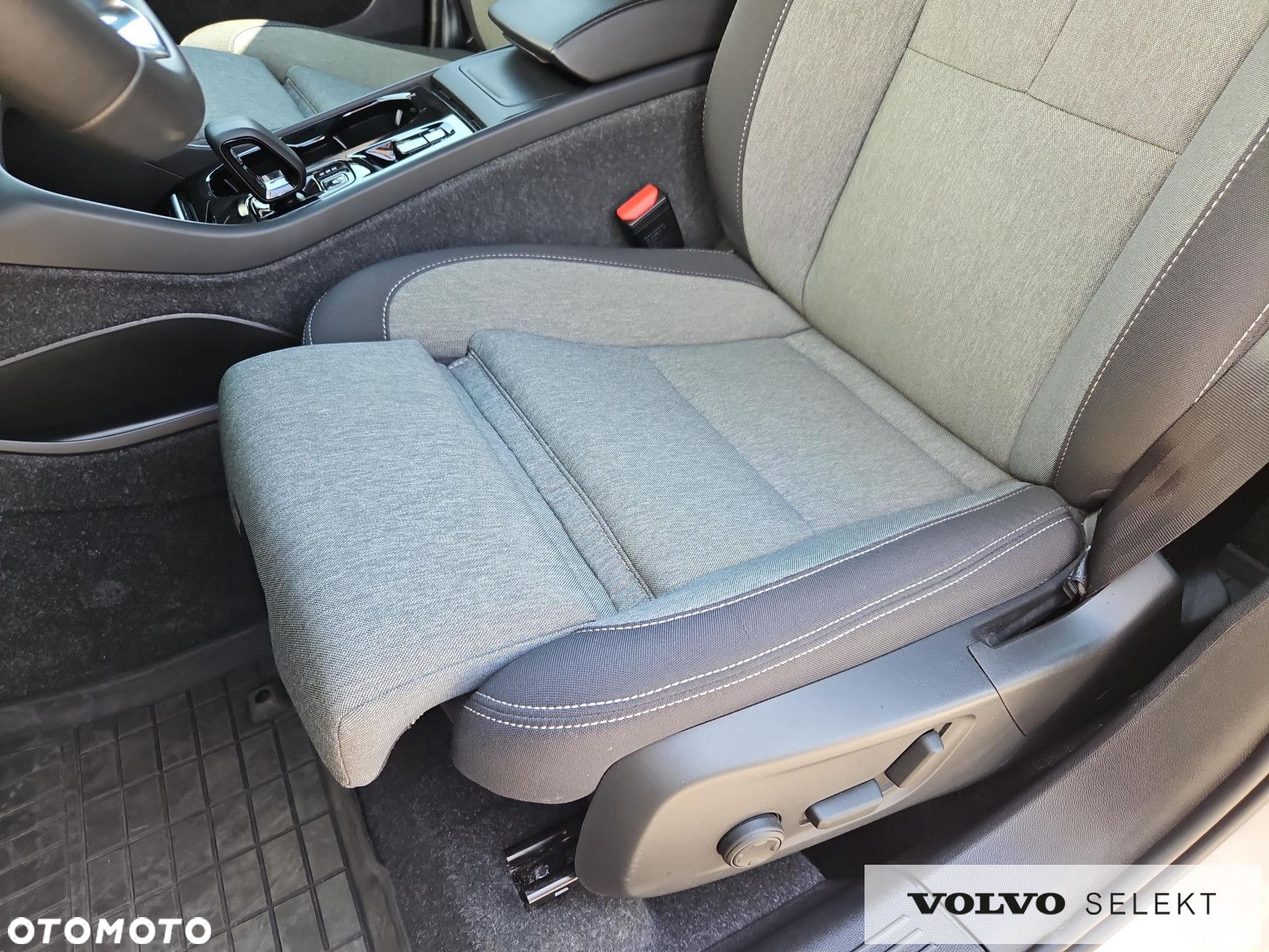 Volvo XC 40 B3 Plus Dark - 16