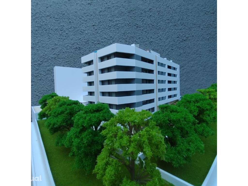 Apartamento T2+1 novo, varanda com churrasqueira; piscina e playgro... - Grande imagem: 2/29