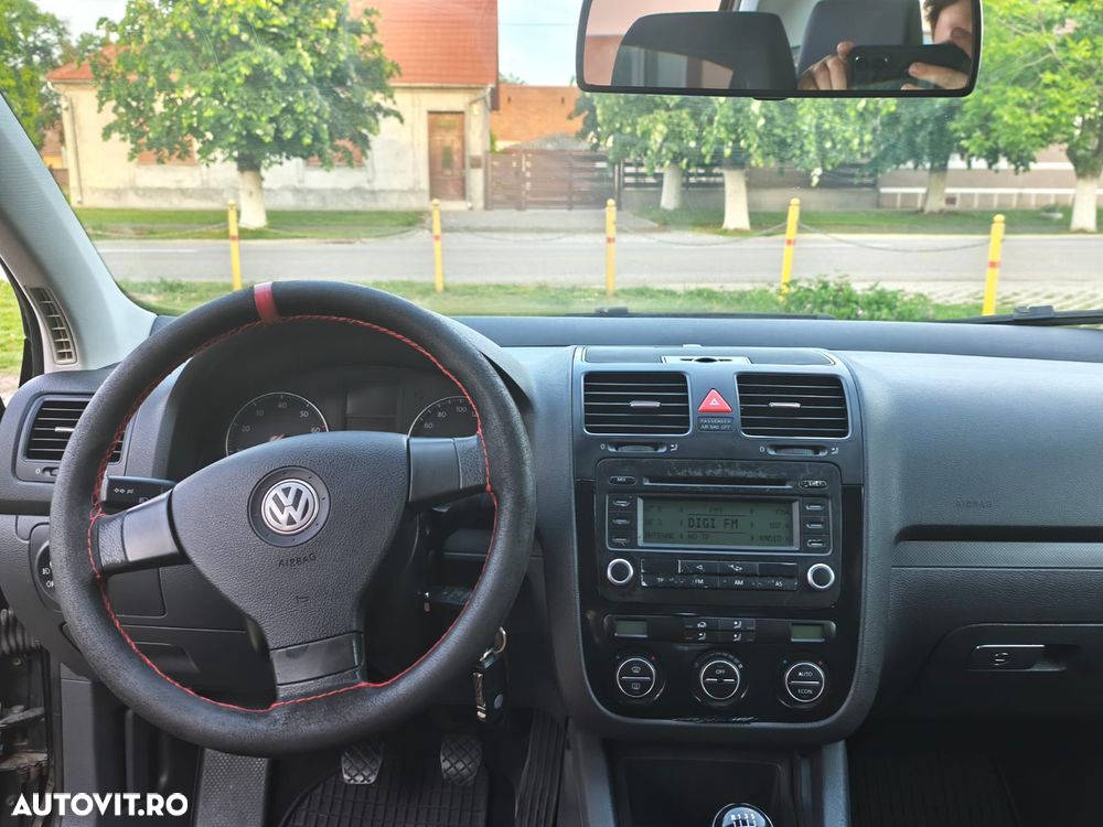 Volkswagen Golf - 10