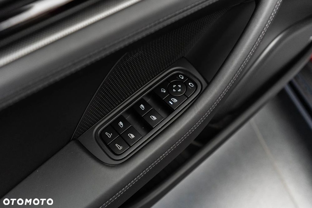 Porsche Panamera 4 - 22