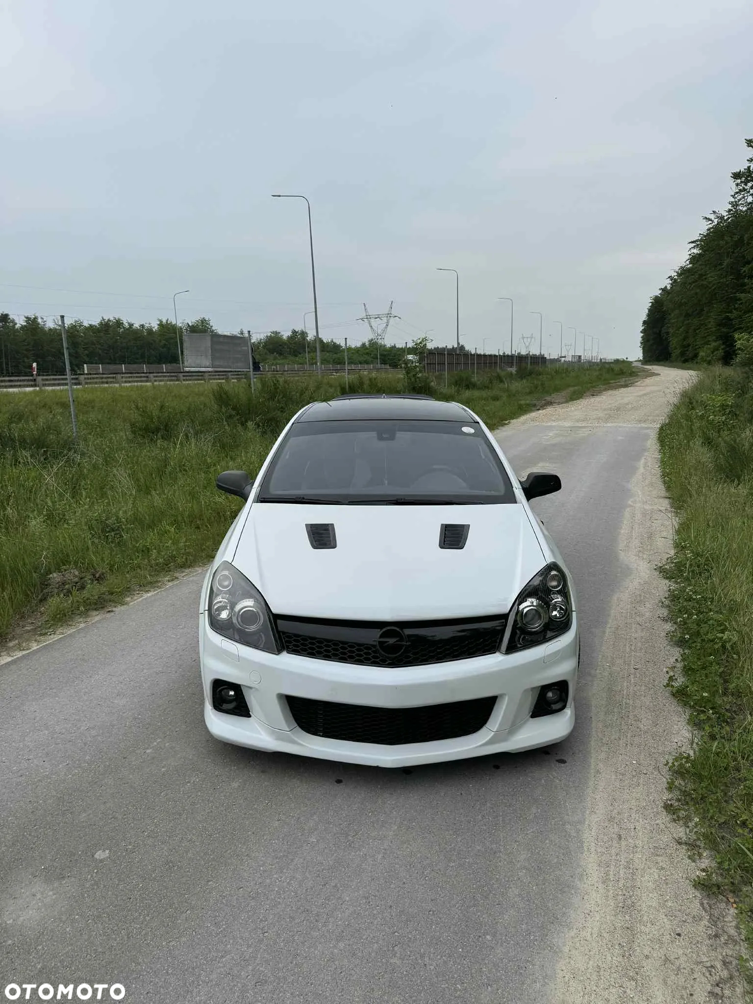 Opel Astra III GTC 2.0 T OPC - 3