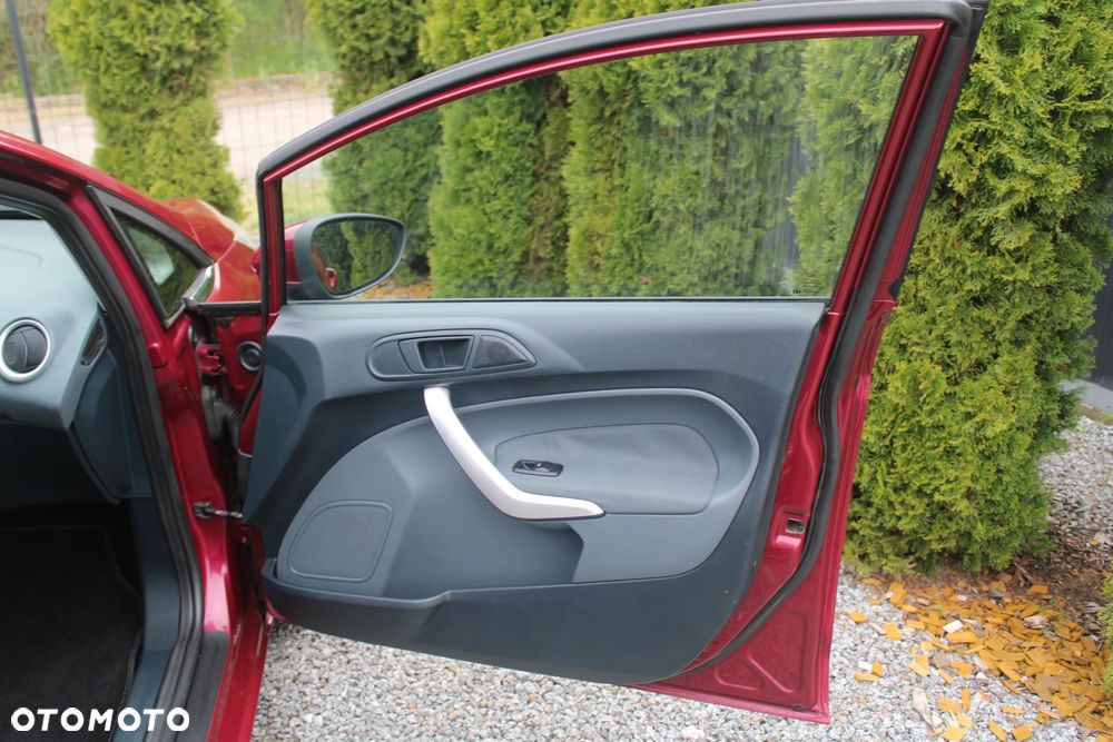 Ford Fiesta 1.25 Ambiente - 22