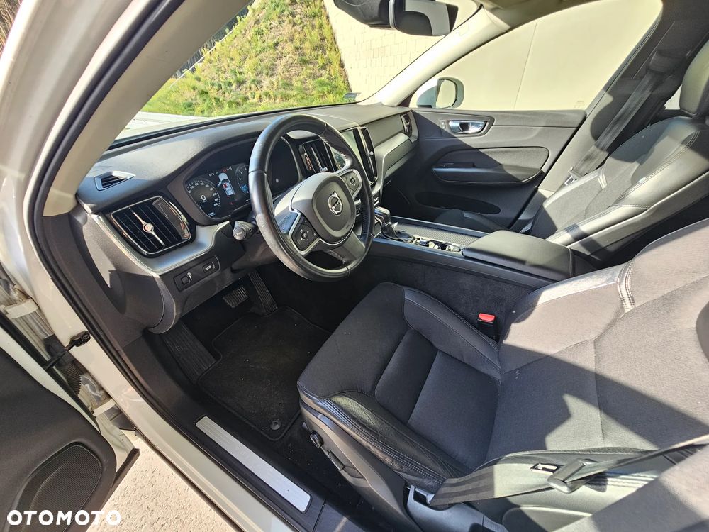 Volvo XC 60 T4 Momentum Pro - 10