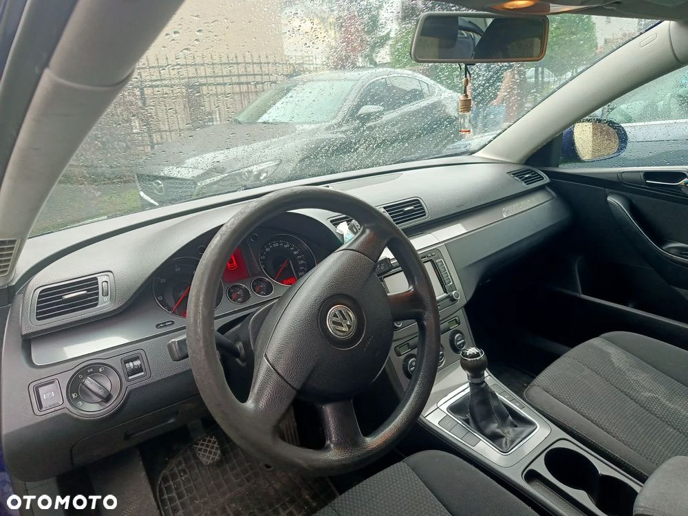 Volkswagen Passat 2.0 TDI Trendline - 12