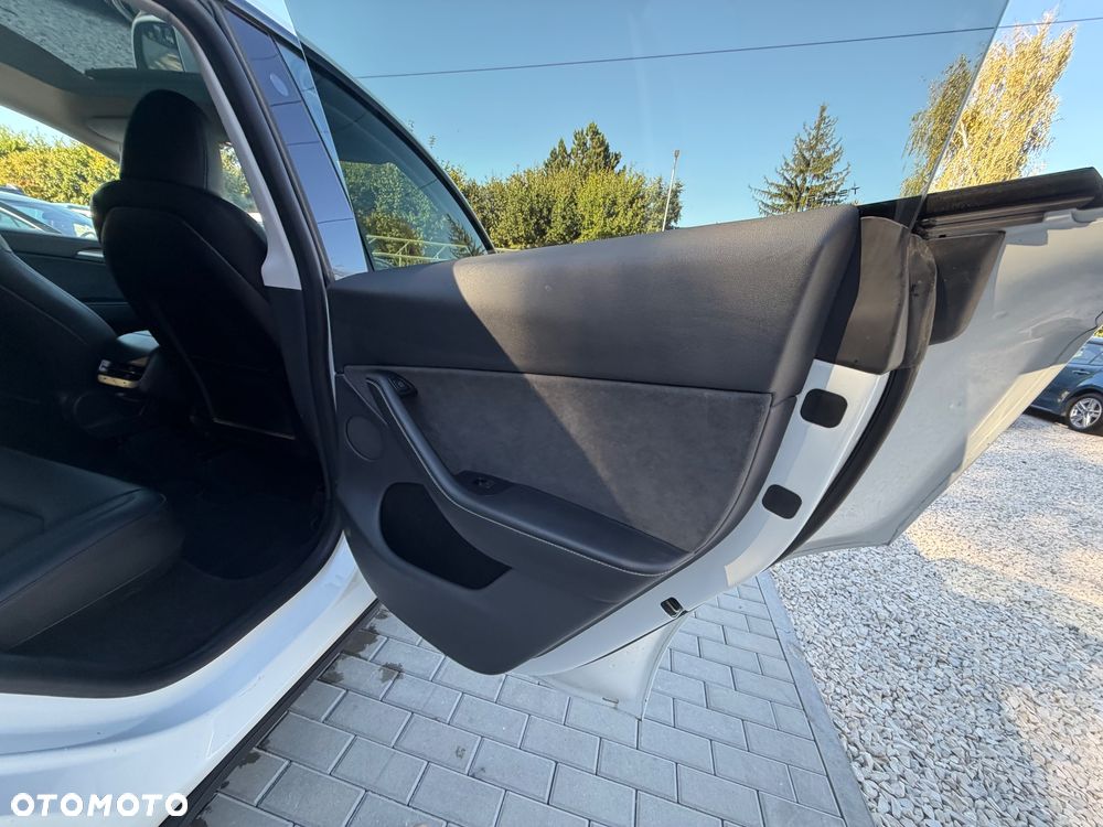 Tesla Model Y RWD - 32