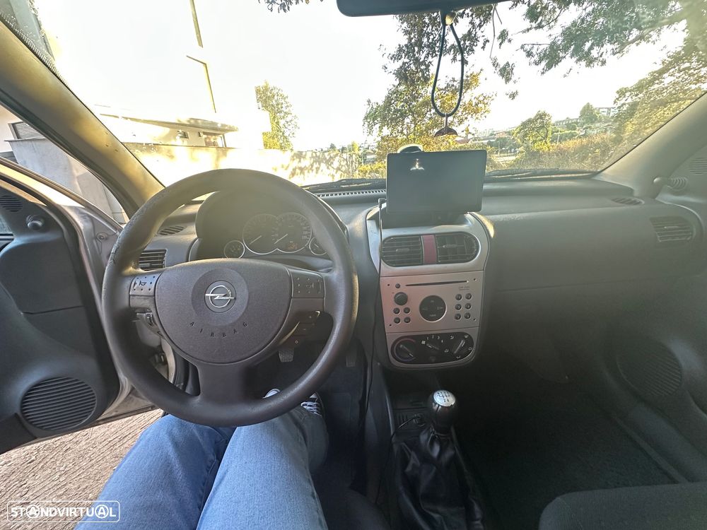 Opel Corsa 1.2 16V Essentia - 11