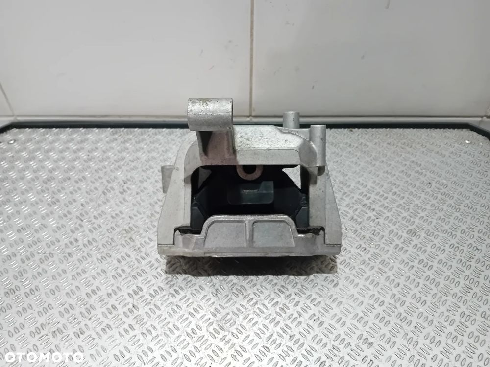 łapa poduszka silnika Audi Q3 2.0 TDI 2015 5N0199262F - 2
