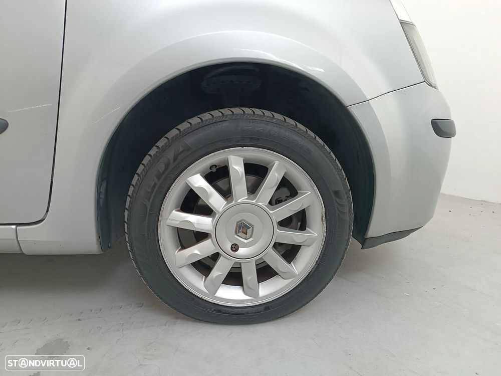 Renault Clio 1.2 16V Confort - 6