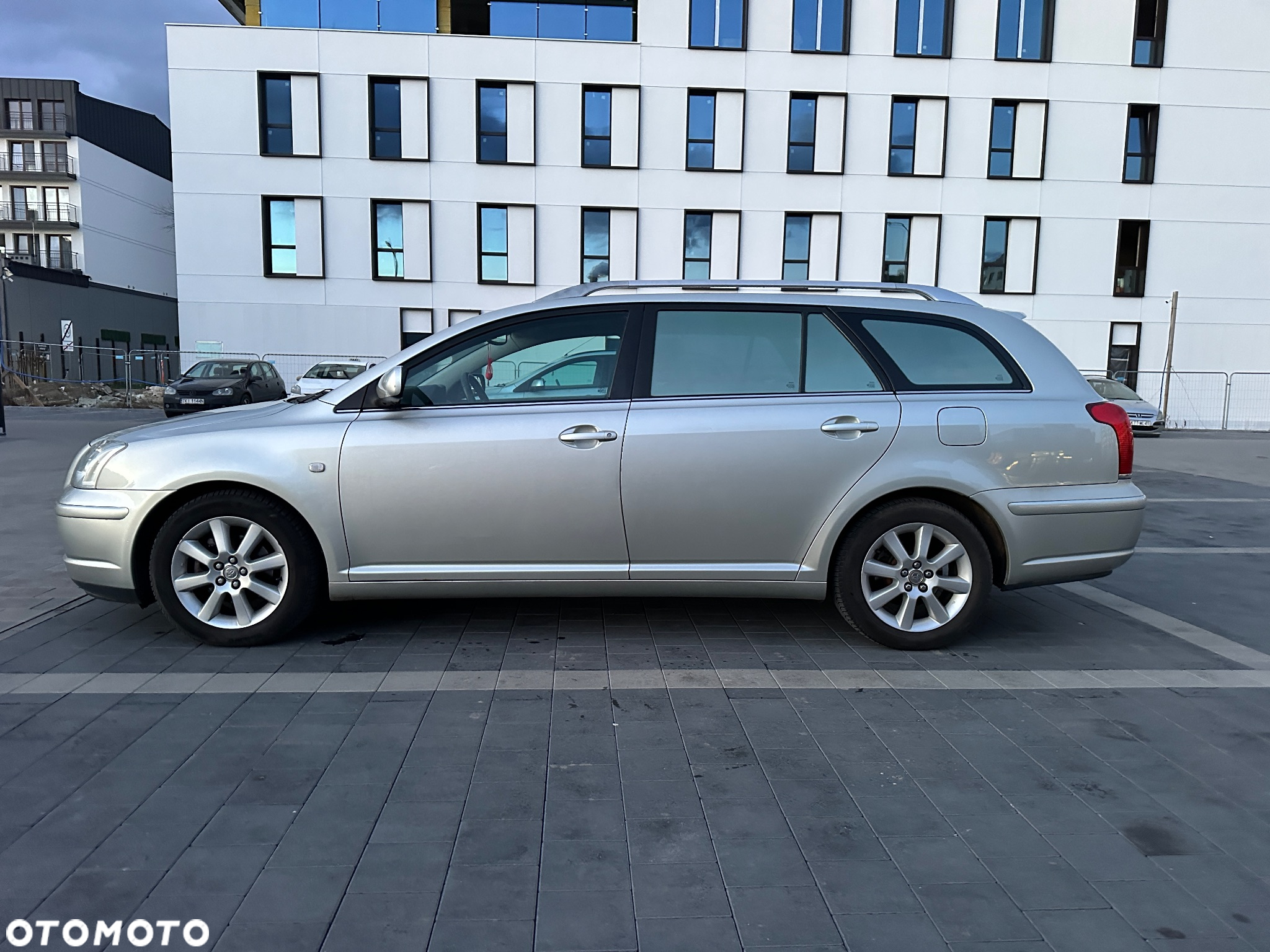 Toyota Avensis - 16