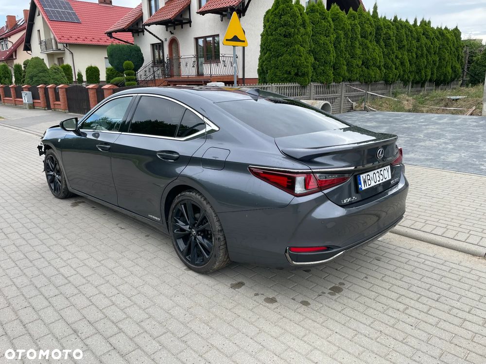 Lexus ES 300h F Sport - 4