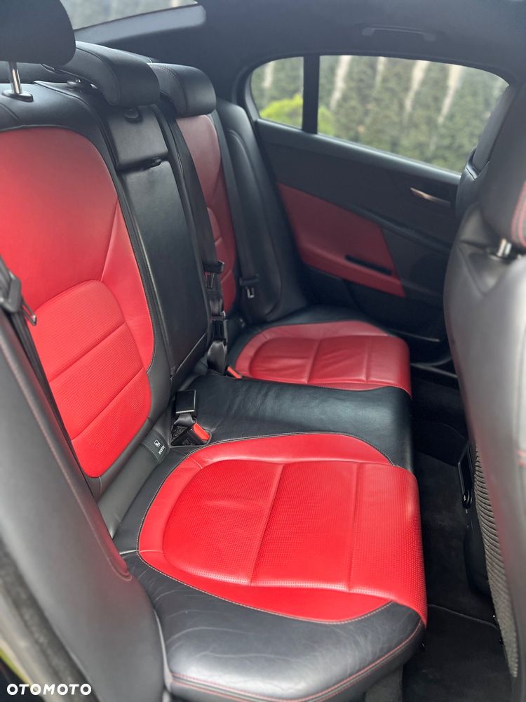 Jaguar XE - 14