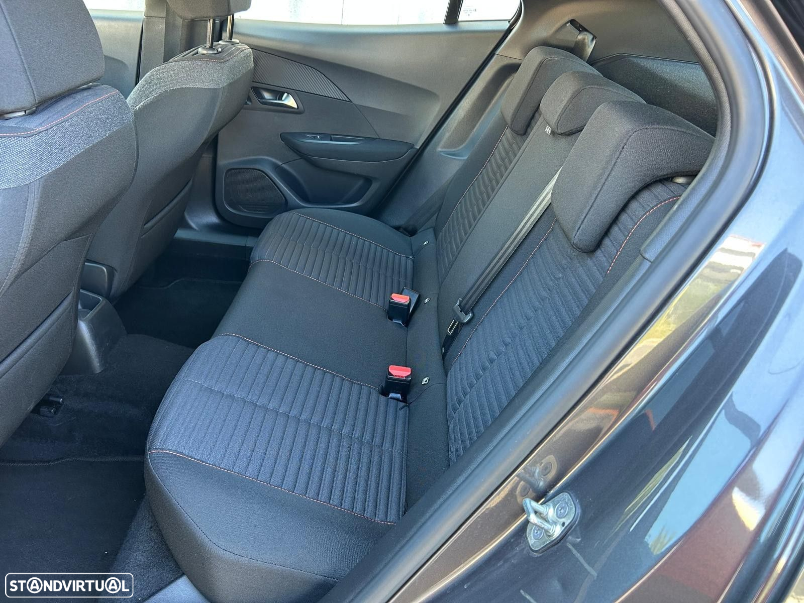 Peugeot 2008 1.2 PureTech Active Pack - 12